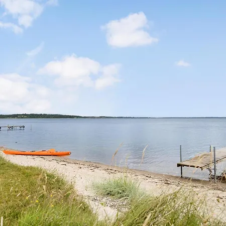 2 Bedroom Beach Front Home In Hojslev Ferienhaus Højslev