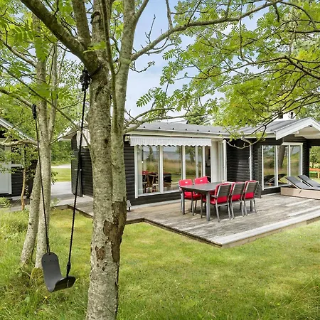 Vakantiehuis 2 Bedroom Beach Front Home In Højslev