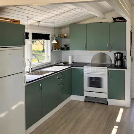2 Bedroom Beach Front Home In Hojslev Ferienhaus